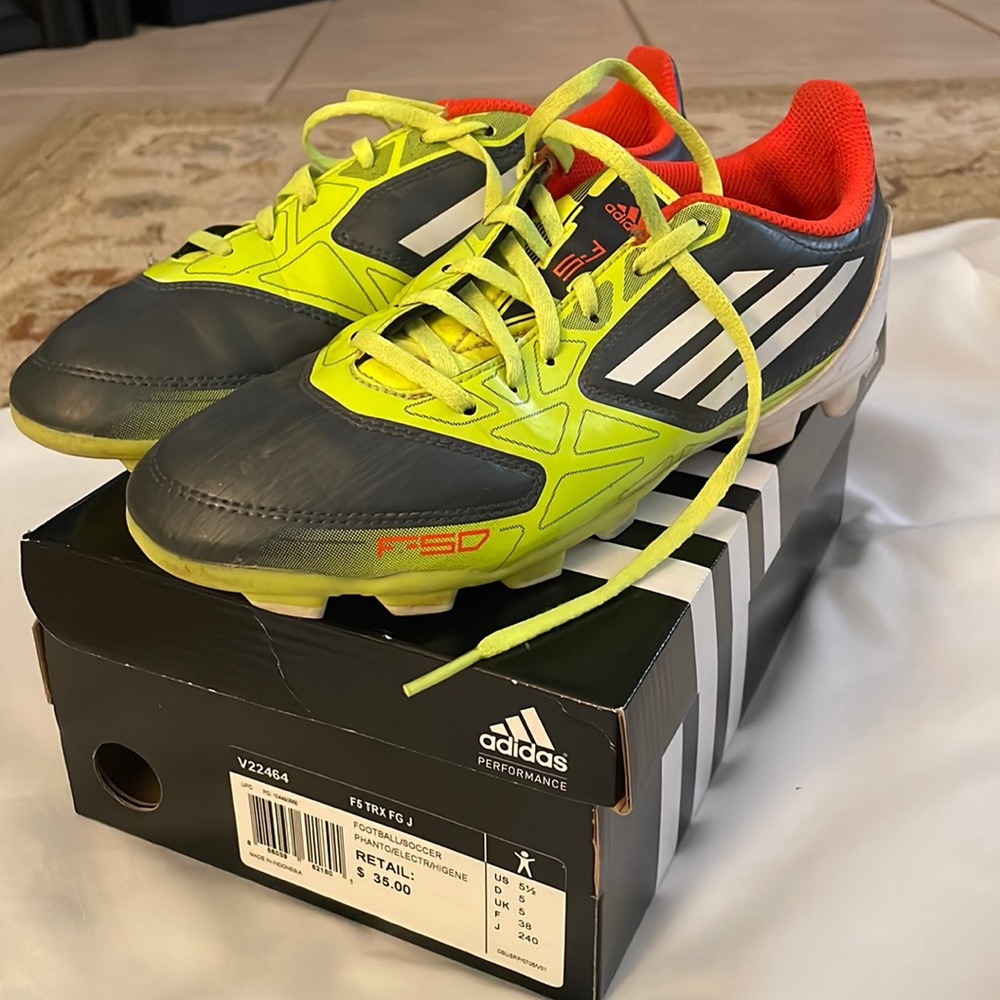 ADIDAS Good Condition Soccer Cleats Size 5 1/2